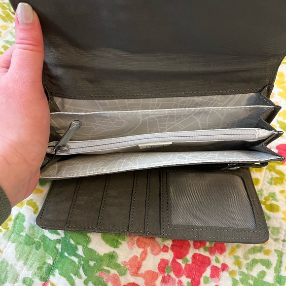 Olive Green Kipling Wallet NWT - Picture 3 of 4